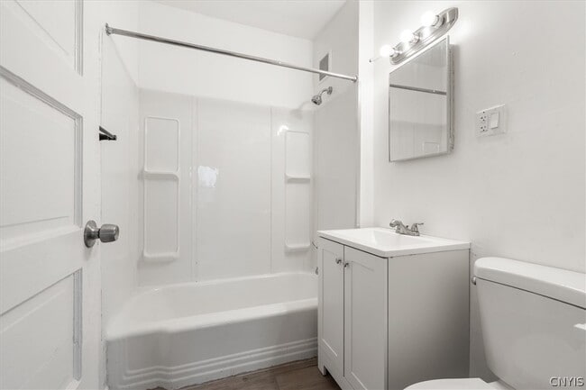 Photo - 712 Oak St