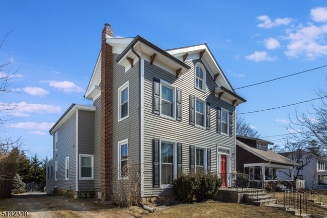 Photo - 211 Washington St