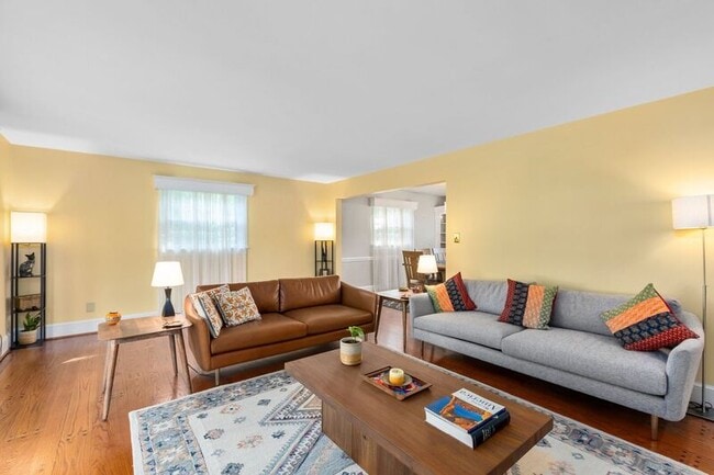 Photo - 1424 Brent St