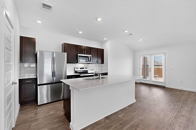 Photo - 322 Pedernales Ln