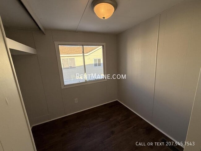 Photo - 681 Main Rd N