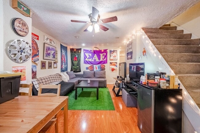 Building Photo - Amazing South Side Flats luxury remodel 4 ...