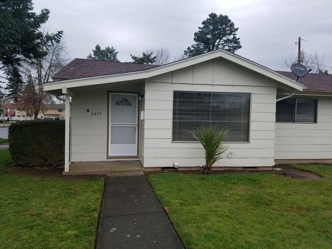 Photo - 2415-2425-2425 Wooddale Ave NE