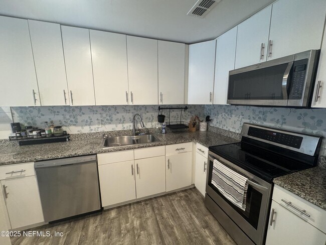 Photo - 8508 Sturbridge Cir W