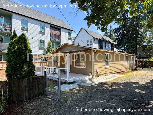 Photo - 17500 E Burnside St