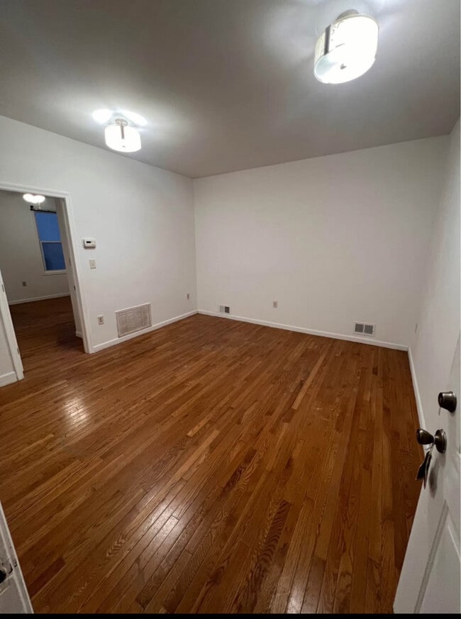 Living room - 218 Delaware Ave Unit 1