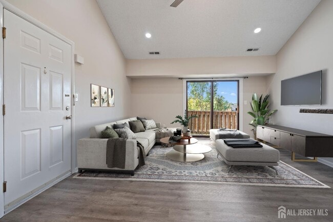 Building Photo - 607 Ravens Crest Dr