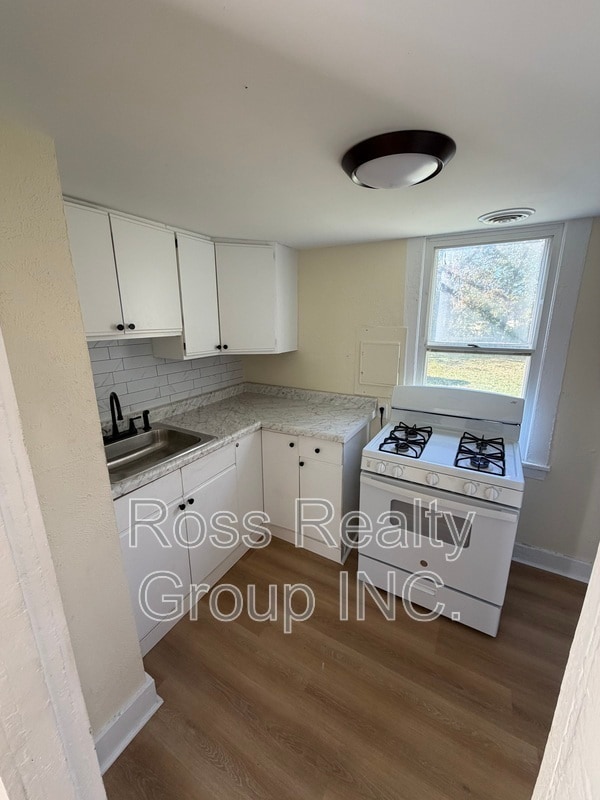 Building Photo - 1116 N Ontario St