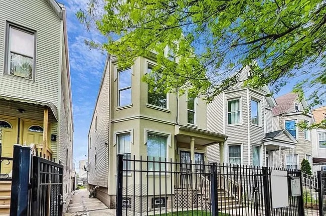 Photo - 2734 N Lawndale Ave Unit 1