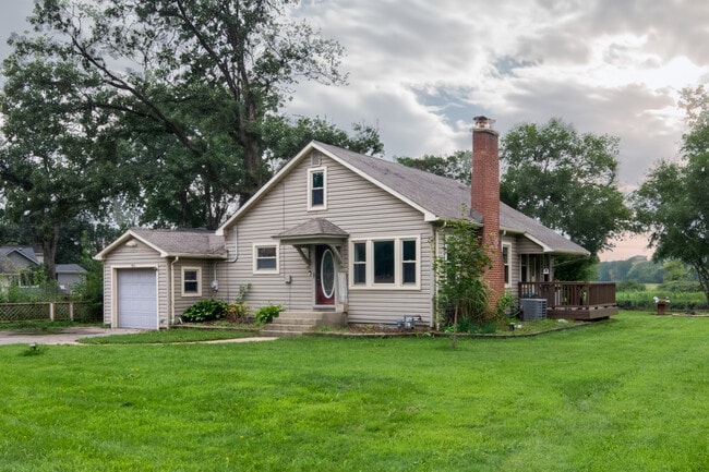 Photo - 7910 Shorewood Dr