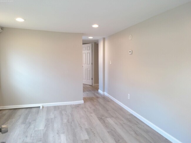 Photo - 131 N Harvard Ave Unit Lower