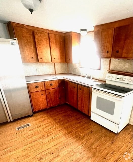 Building Photo - 250 Pioneer Dr Rental