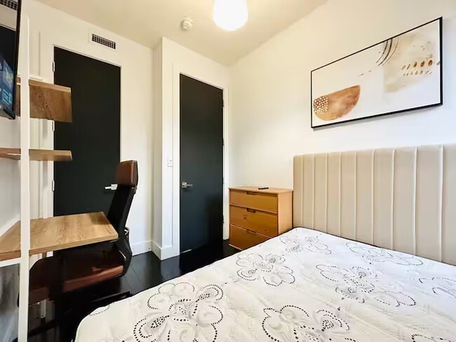 Photo - Furnished room/NOT APARTMENT Unit 2L