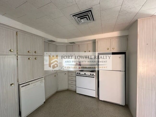 Photo - 2 Bed/1 Bath Washer and Dryer/Private Yard