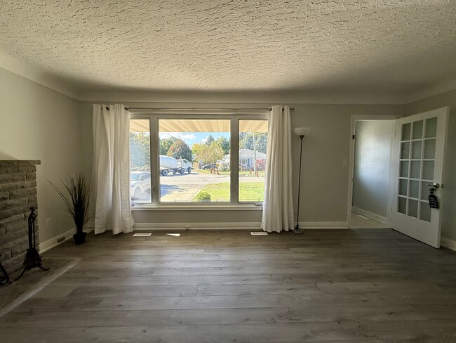 Photo - 404 Grantham Ave