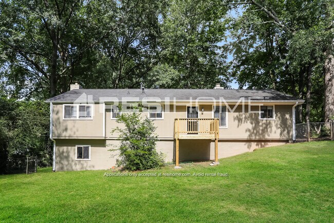 Photo - 1763 Stag Dr Nw