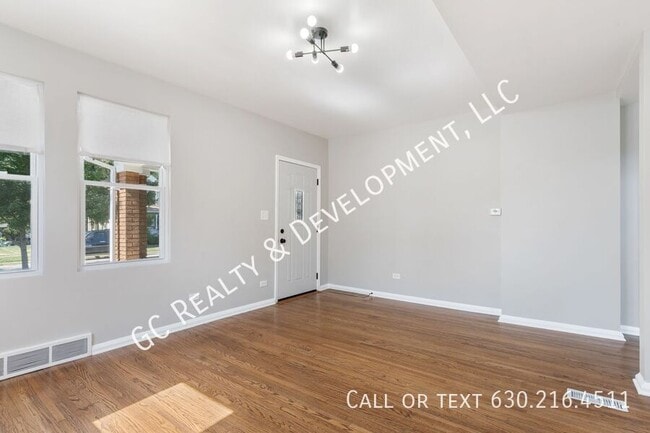 Photo - 375 Moseley St