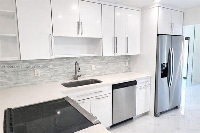 Photo - 9723 N New River Canal Rd Unidad 9723 N New River Canal Rd # 416