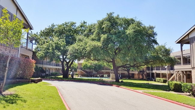 Photo - London Square Apartments