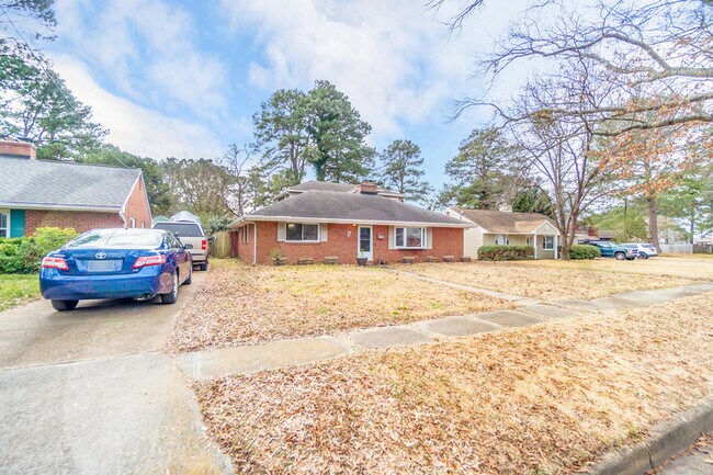 Photo - 209 W Bayview Blvd