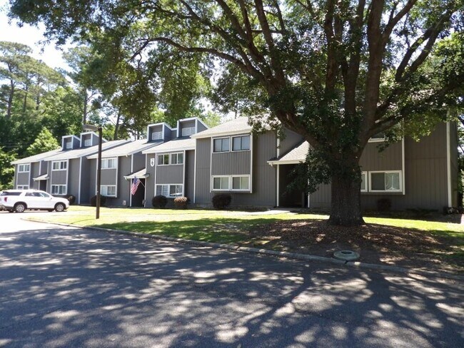 Building Photo - 10301 N Kings Hwy