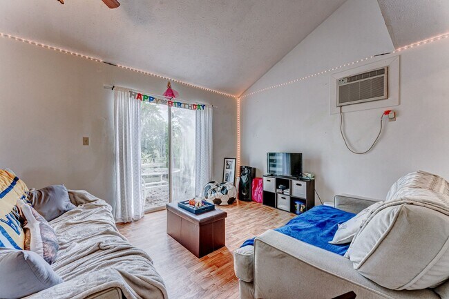 220-222-222 Eastland Ave Unit 222