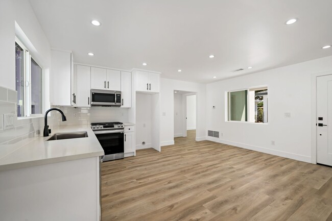 Building Photo - 4723 Albury Ave Unit 4725-01 Rental