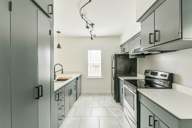 5922 Fairdale Ln Unit C