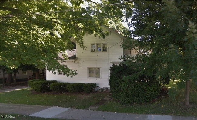 Building Photo - 52 Eagle St Unit 3 Rental