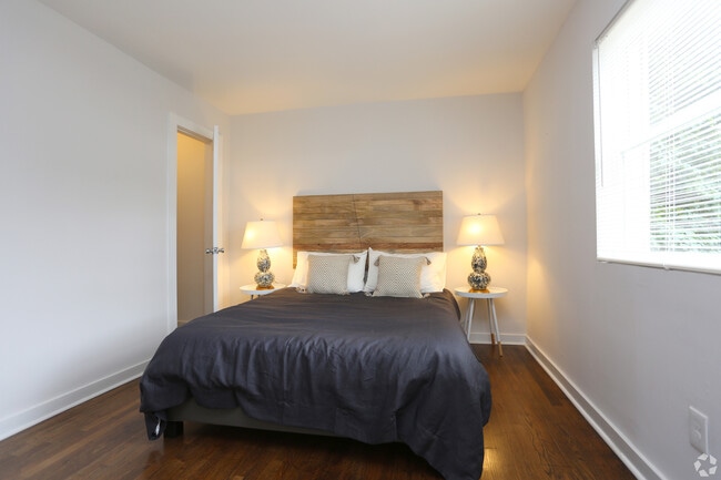Dwell at Hollywood