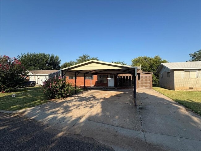 Photo - 2605 Queensbury Rd