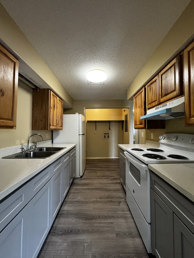 Photo - 948 E Monterey Ct