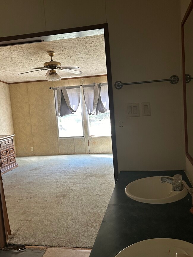 Photo - 358 Skinner Rd