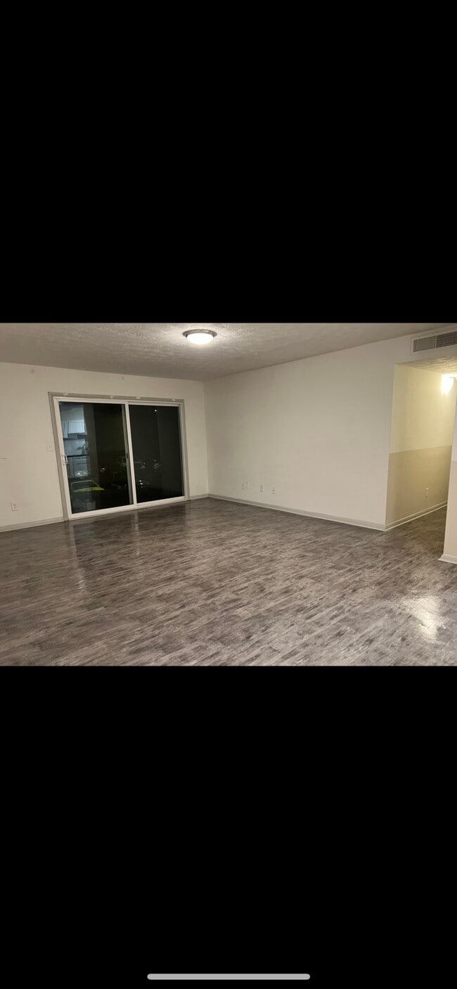 Living room - 347 Pine Tree Cir Unidad Q-347