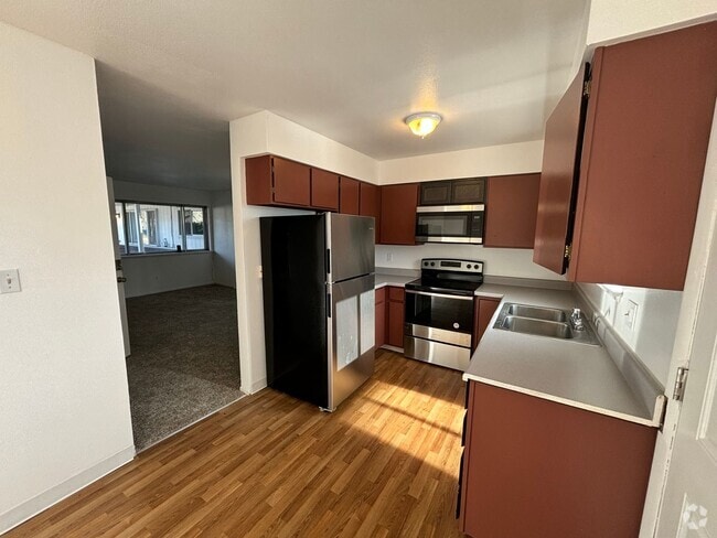 Building Photo - 2 Bedroom 1 Bedroom House - Location Locat...