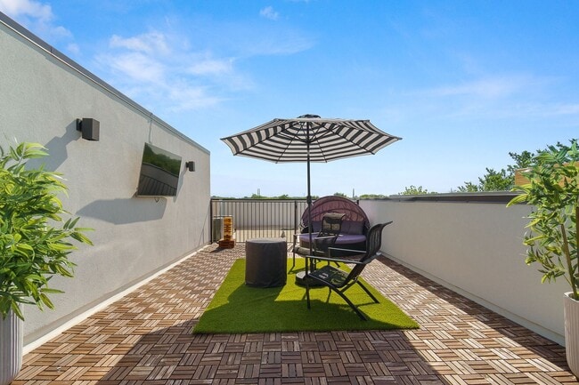 Photo - 512 Avenue L