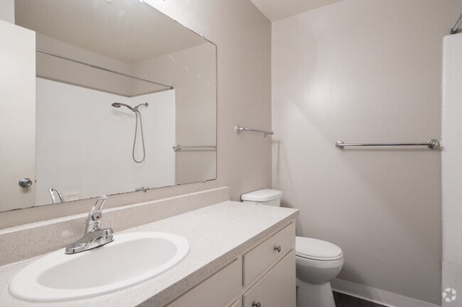 2BR, 2BA - 950SF