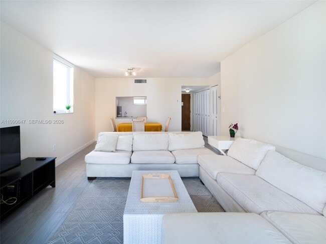 Photo - 1665 Bay Rd Unidad 421