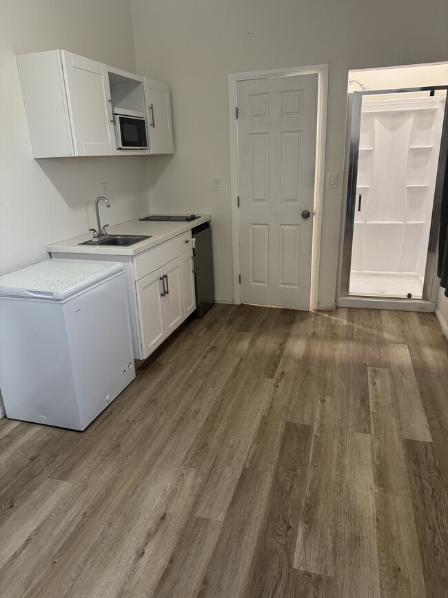 Building Photo - 5171 Olvera Ave