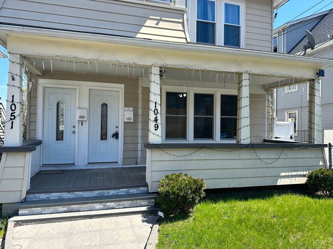 Building Photo - 1049 Campbell Ave Rental