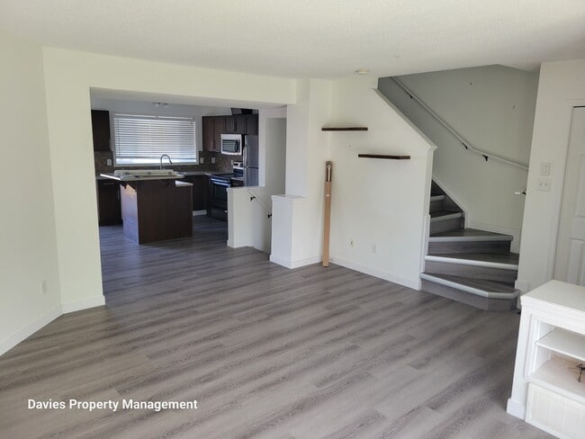 Photo - 6041-6214 214 St