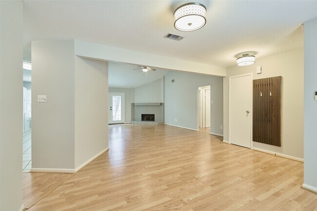 Photo - 5 N White Pebble Ct