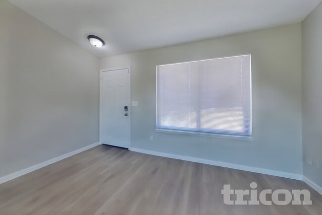 Photo - 706 La Canyada Dr