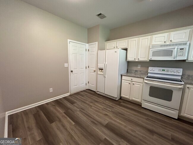 Photo - 226 Regent Square
