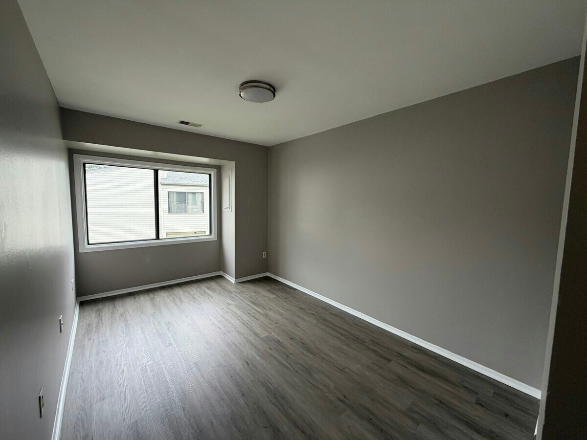 Photo - 1709 Crimson Tree Way