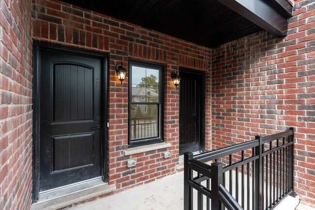 Building Photo - 153 Mary St Unit Main