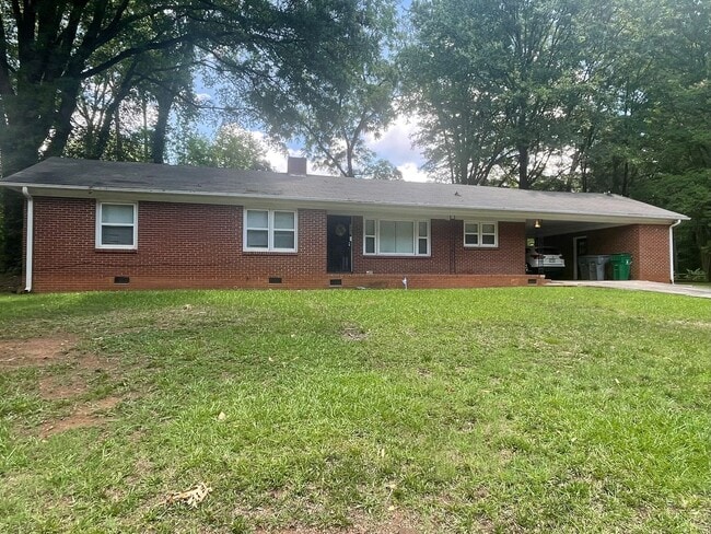 Building Photo - Charming 3-bedroom, 1.5-bath home in Charlotte, NC