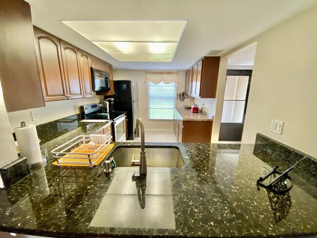 Photo - 145 Cypress Way E