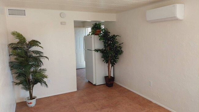 Building Photo - 3225 E Patricia St Unit 2