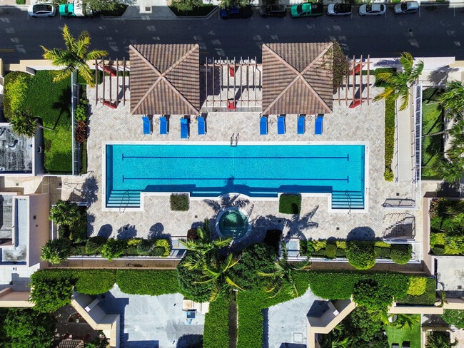 Photo - 410 Evernia St Unit 717